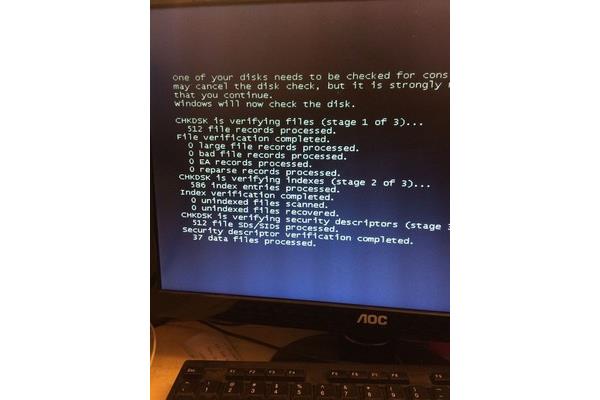 电脑开完机就卡死了