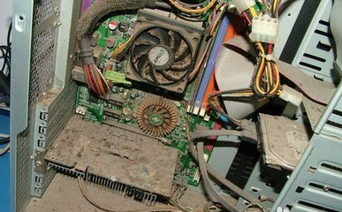 电脑主机爆炸焦了