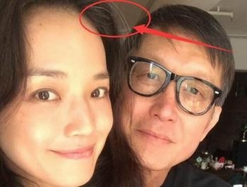 女人电脑自拍裸体写真