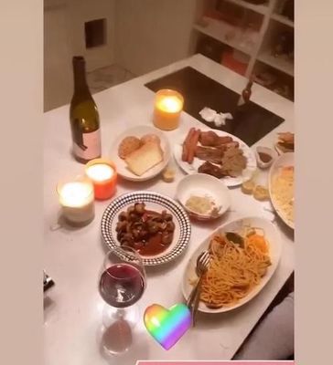 对着电脑吃饭