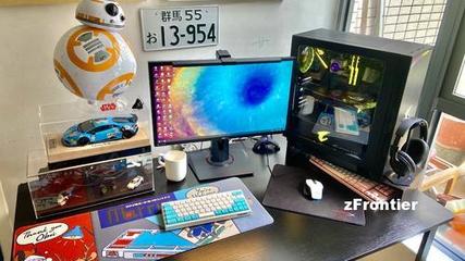 网吧里的电脑照片现拍