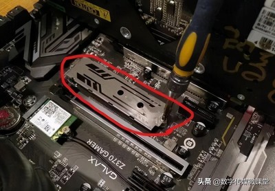 电脑主板和固态硬盘