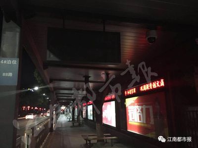 电脑显示器一暗一暗的