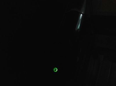 电脑显示器电源灯亮