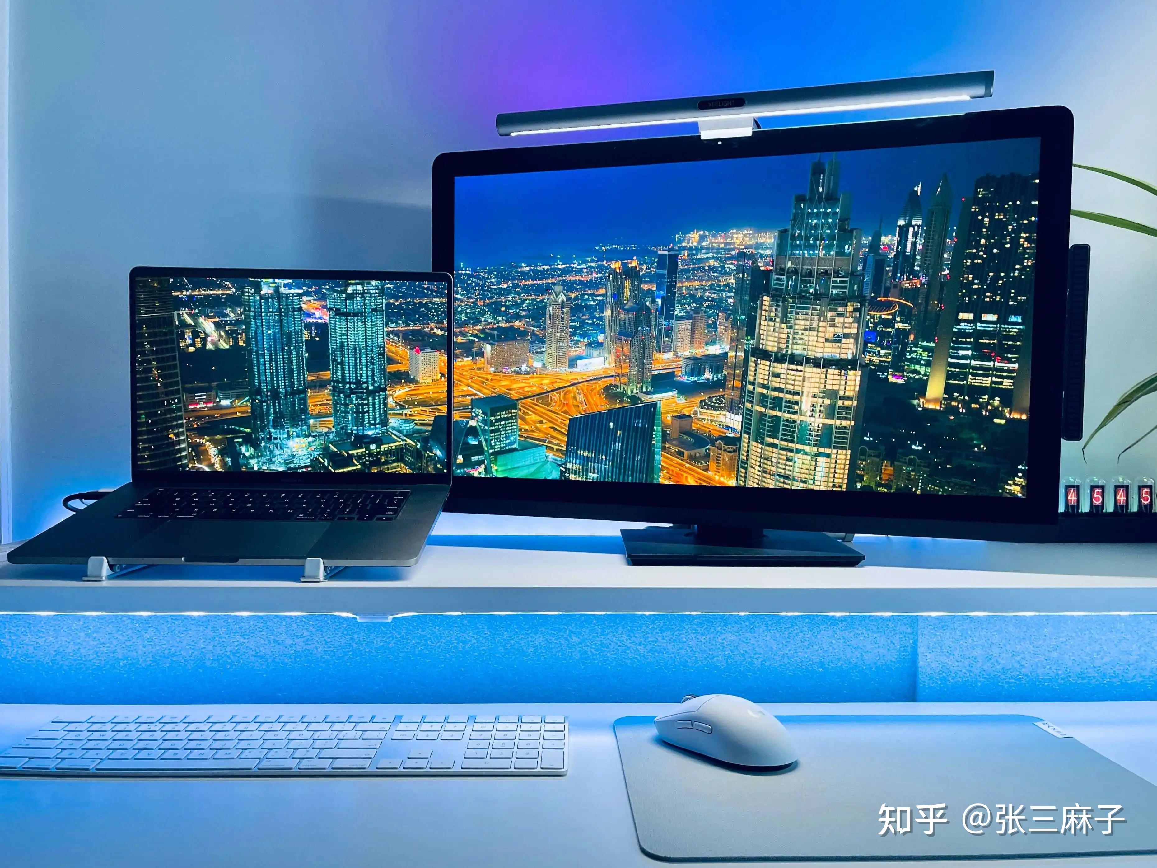 电脑显示器电源灯亮