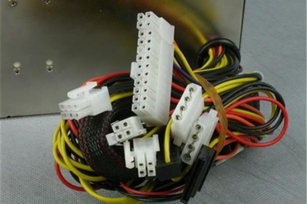 电脑电源接口区别