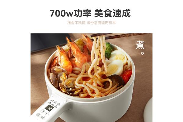 看电脑美食吃泡面